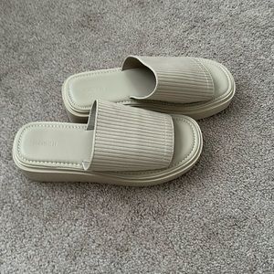Fashion sandals